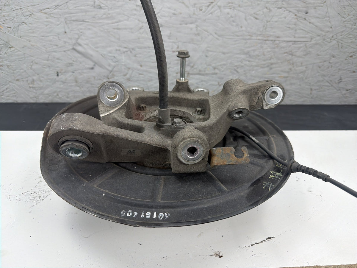 2014-2017 Maserati Quattroporte VI M156 Front Left Side Steering Knuckle Hub OEM