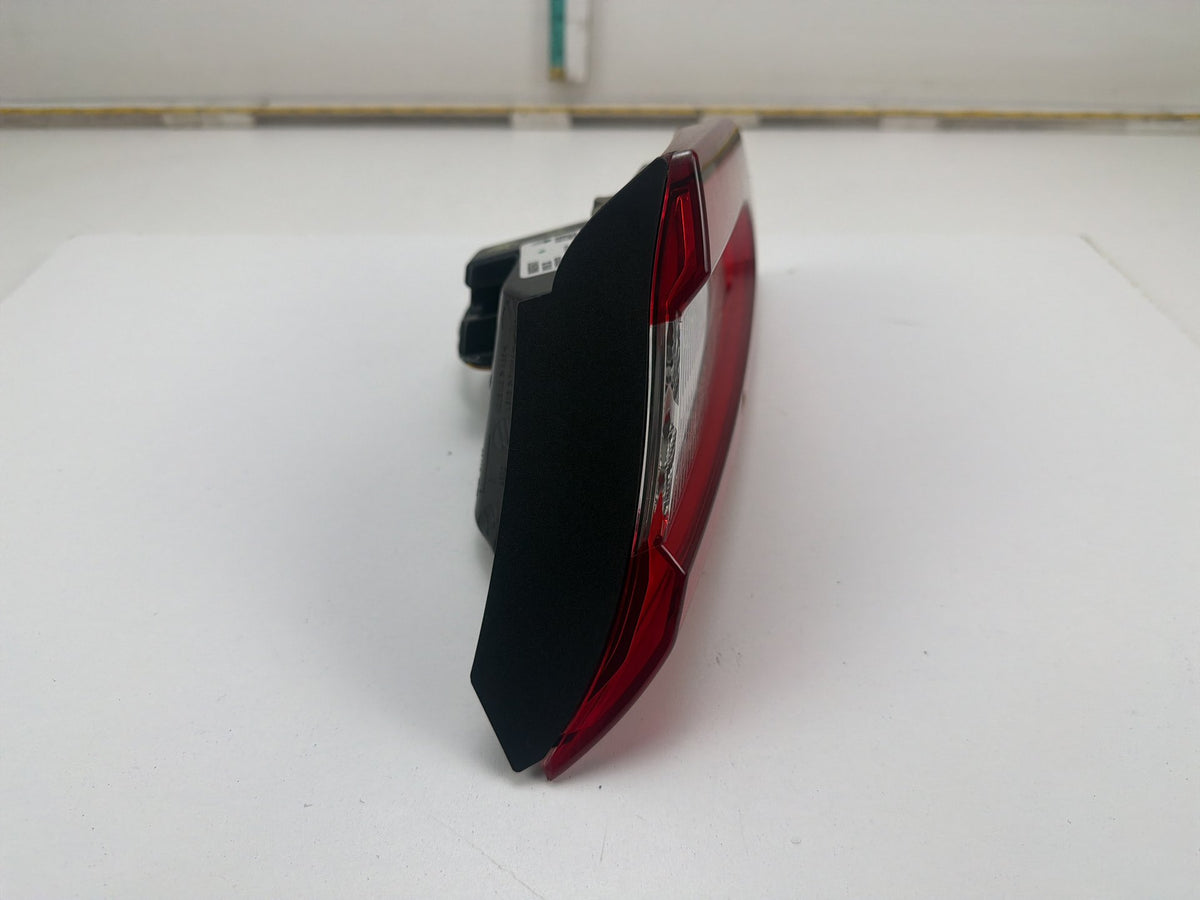 2014-2020 Maserati Quattroporte VI M156 Right Side Inner Trunk Lid Taillight OEM