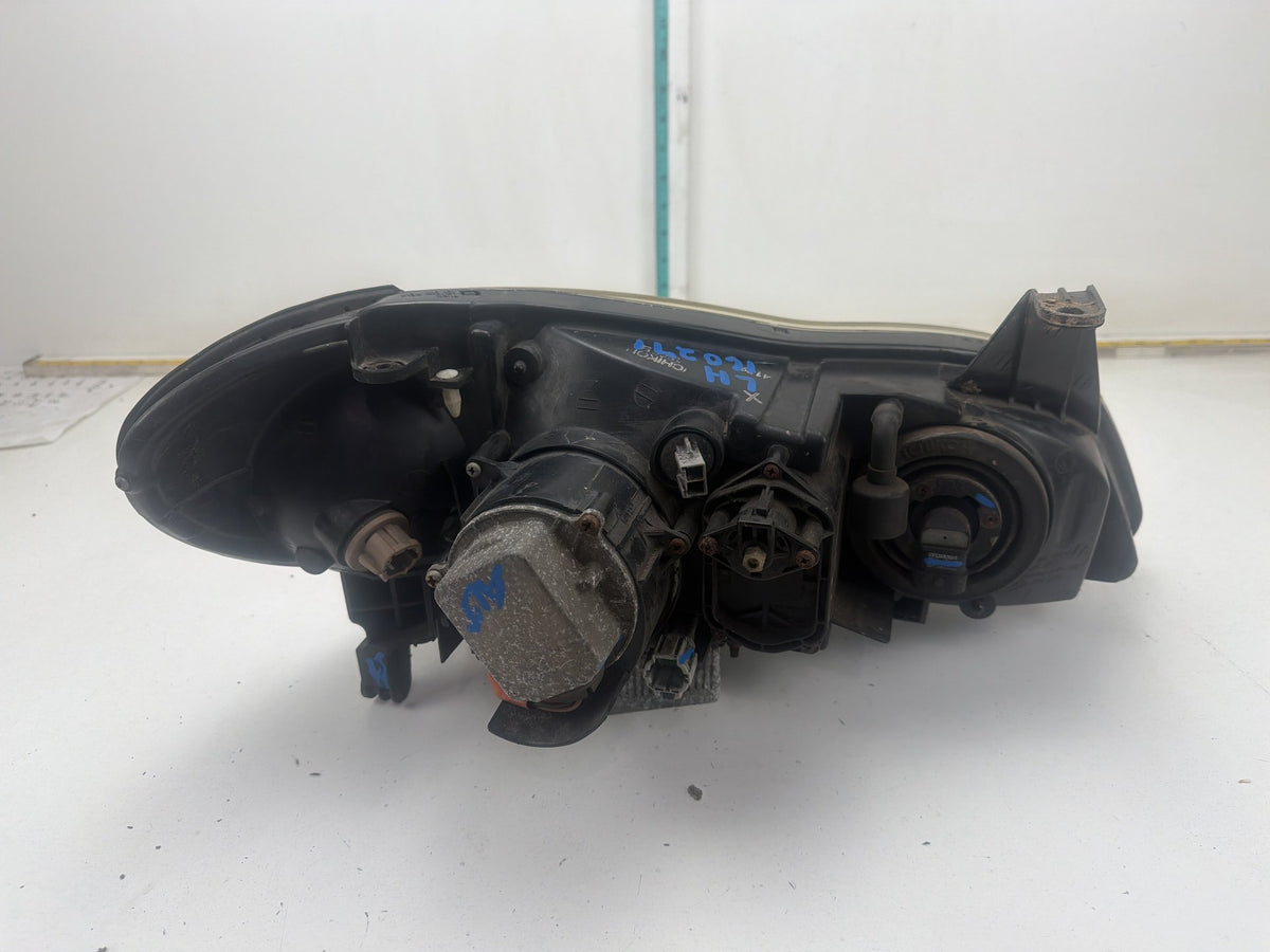 2002-2004 Infiniti I35 Front Left Driver Side Headlamp Headlight 26060-5Y825 OEM