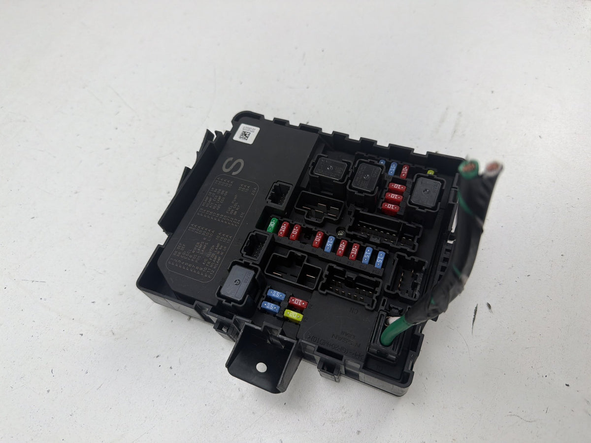 2011-2013 Infiniti QX56 Fuse Relay Box Integrated Power Module 284B7 1LA0A OEM