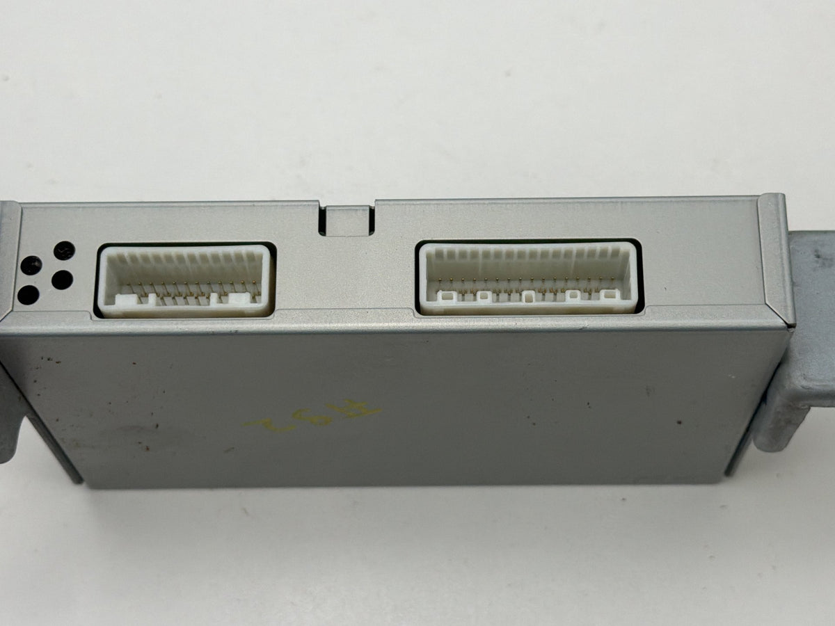 2011-2013 Infiniti QX56 Rear Seat Entertainment Video Monitor Control Module OEM