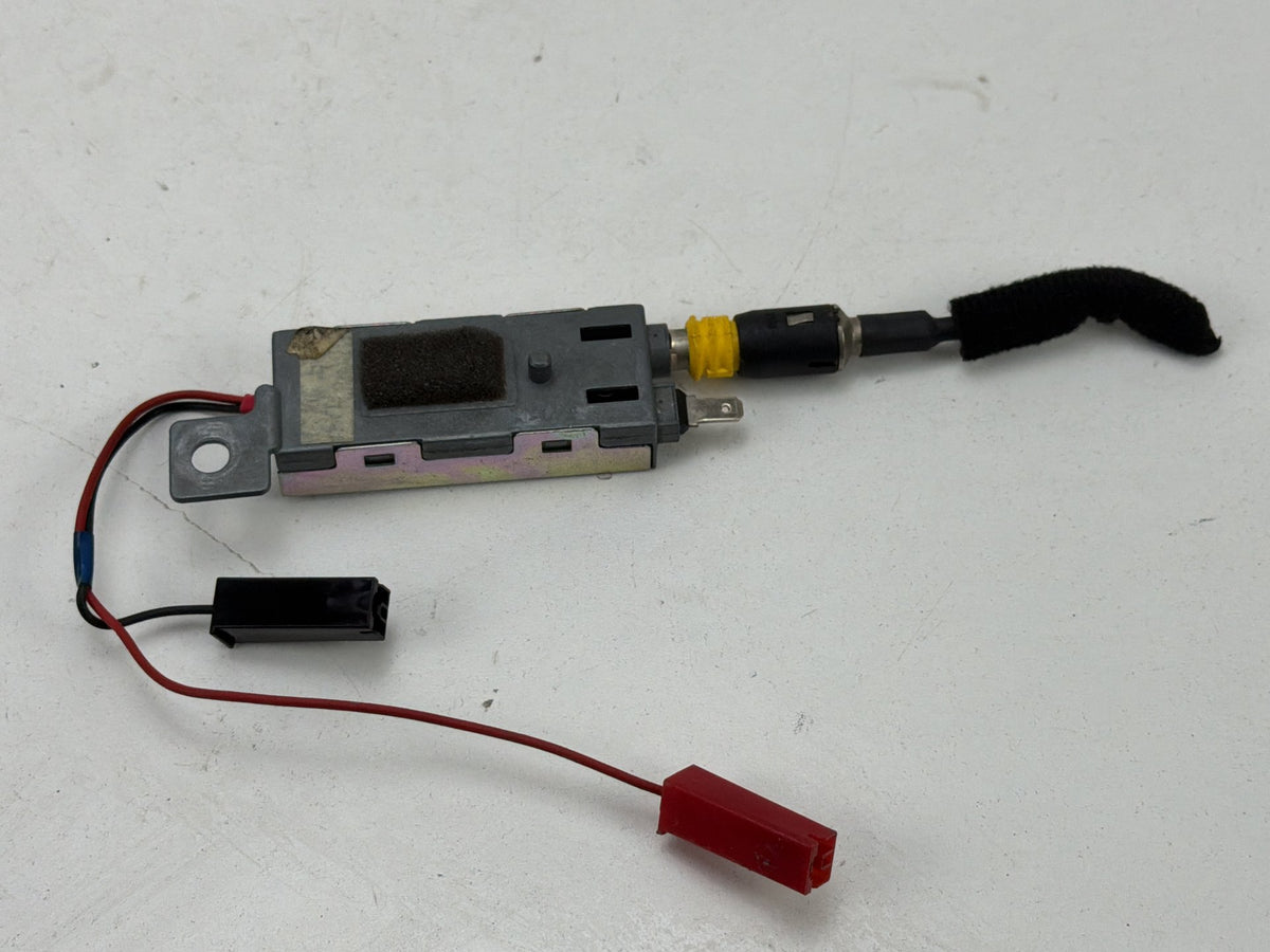 2014-2016 Kia Cadenza Rear Right Passenger Side Glass Antenna Amplifier OEM