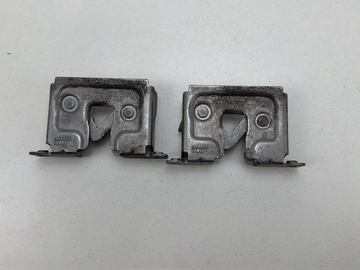 2014 BMW X1 E84 SUV Hood Latch 5123-7115 229 OEM