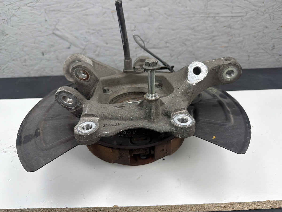 2014-2017 Maserati Quattroporte VI M156 Front Right Steering Knuckle Hub OEM