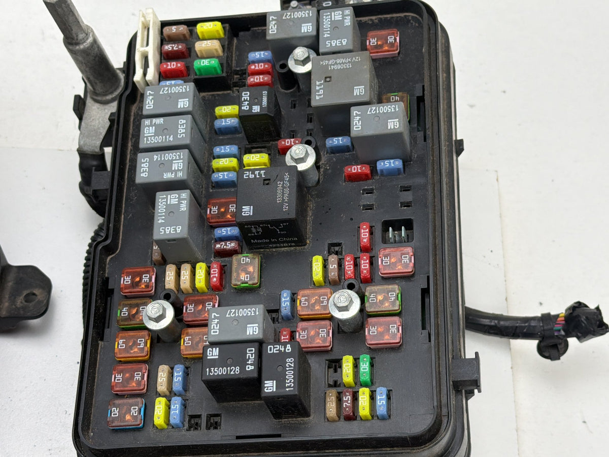 2013-2016 Chevrolet Equinox Fuse Box Relay Module 22929762 OEM
