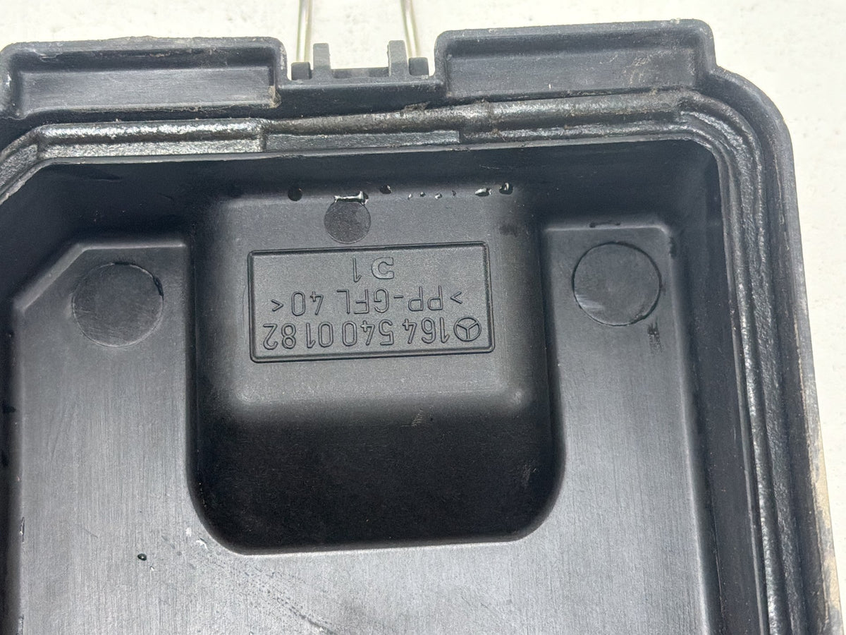 2006-2013 Mercedes-Benz R350 Front SAM Fuse Relay Box Module A1645400182 OEM