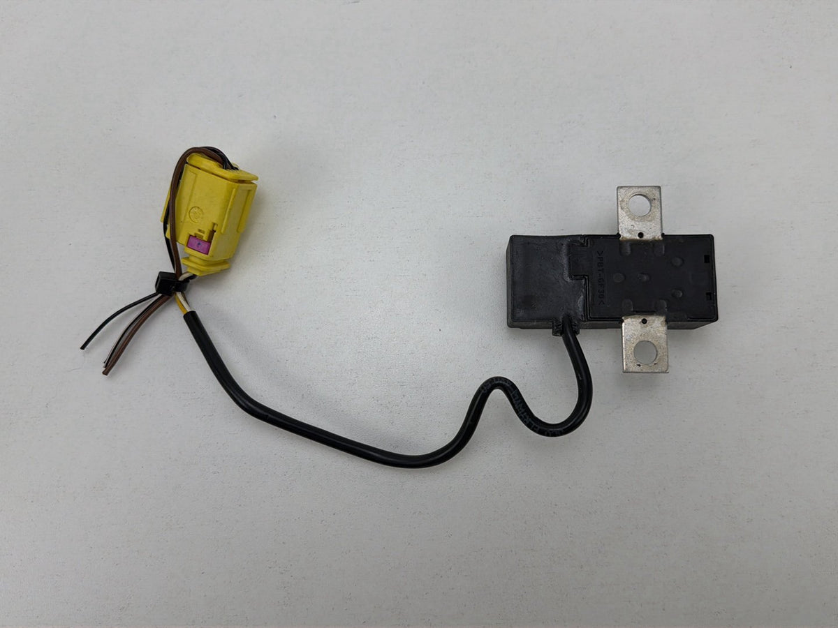 2003-2006 Porsche Cayenne Battery Protection Switch Relay Fuse Box 7L0915457 OEM