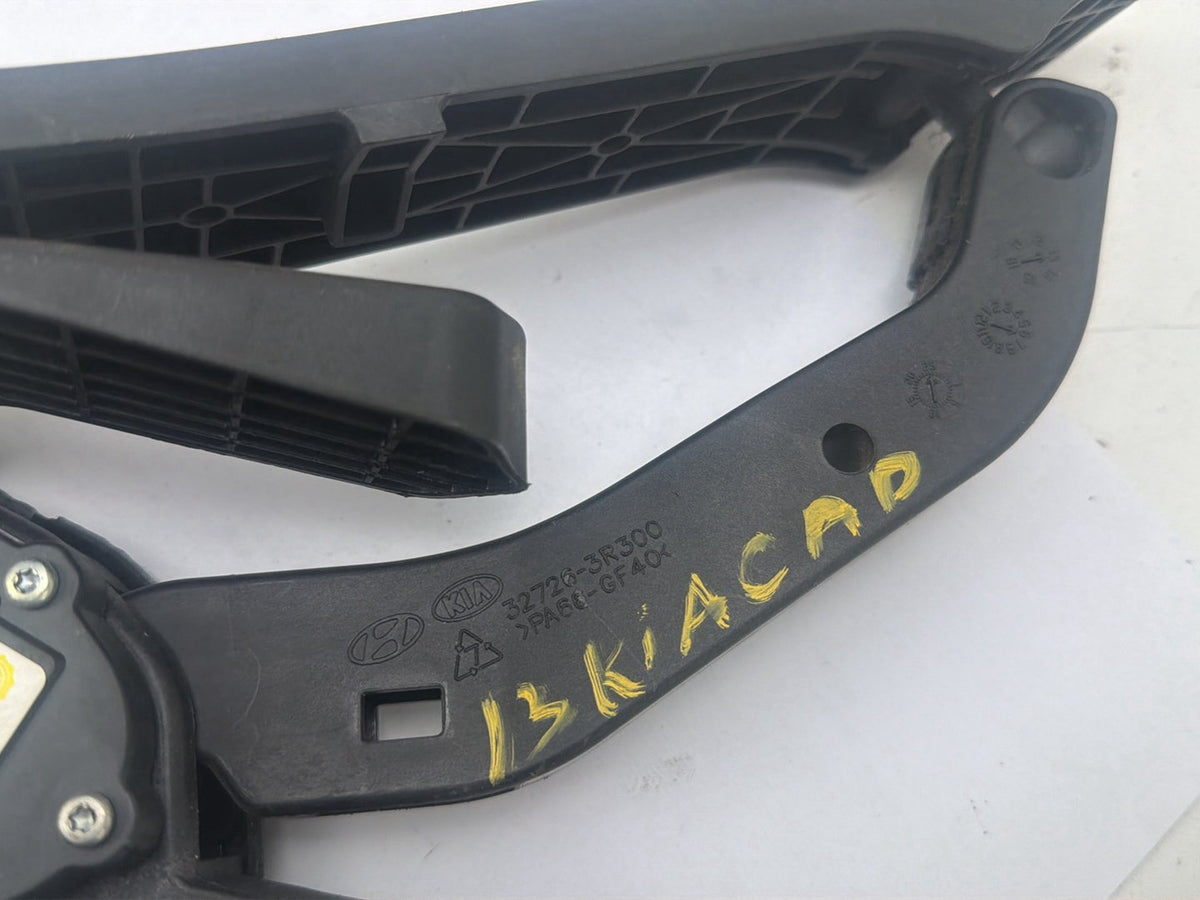 2014-2016 Kia Cadenza Accelerator Gas Pedal 32726-3R300 OEM