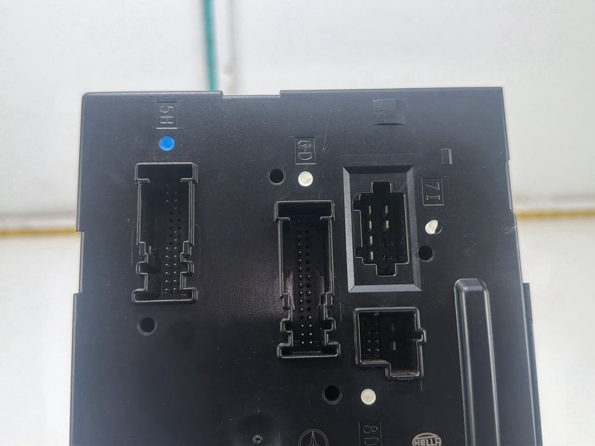 2010-2011 Mercedes-Benz E350 Rear SAM Module Fuse Relay Box A2129000004 OEM