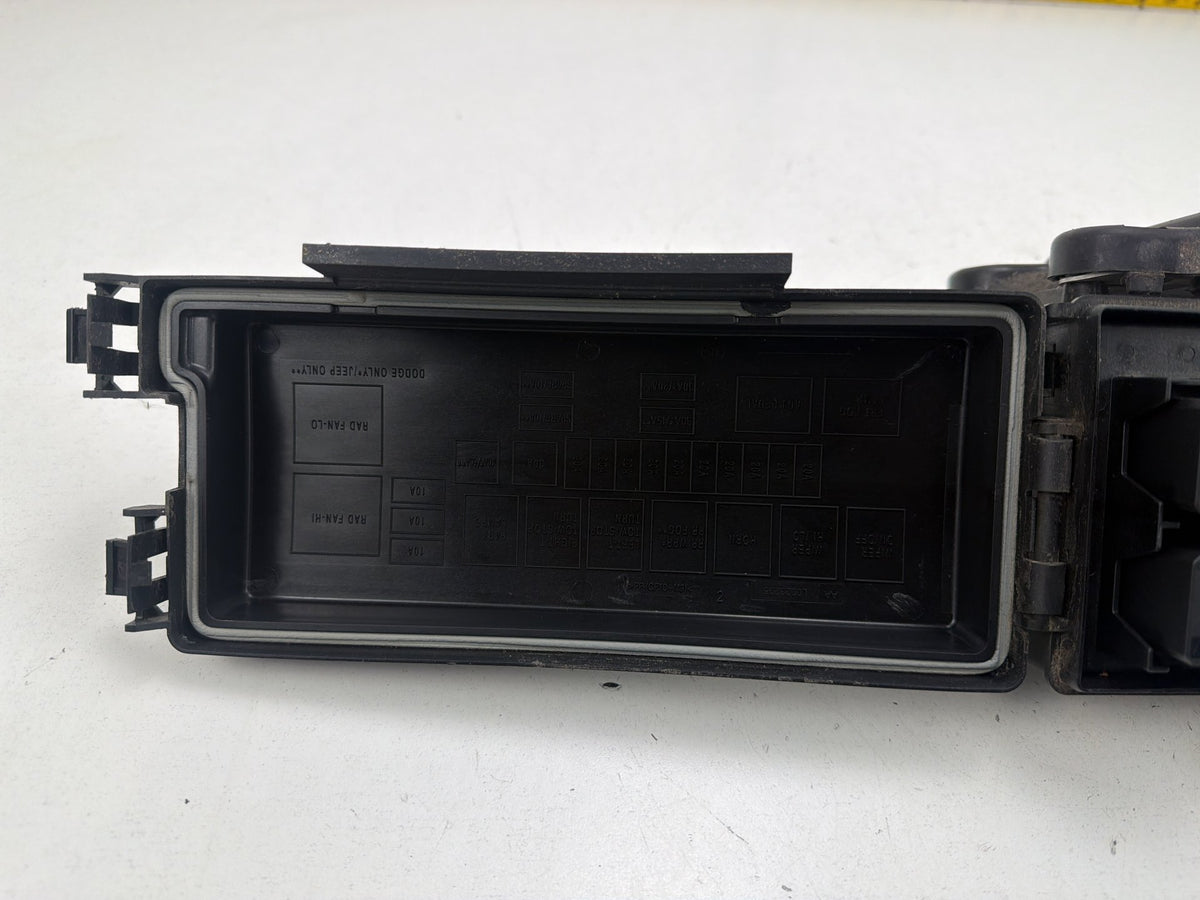 2008-2009 Jeep Grand Cherokee Fuse Box Relay Panel Body Module P04692163AG OEM