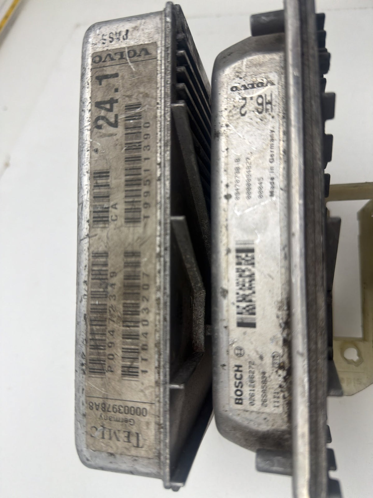 2000-2001 Volvo S80 Engine Computer Control Module Unit ECU 09470738B OEM