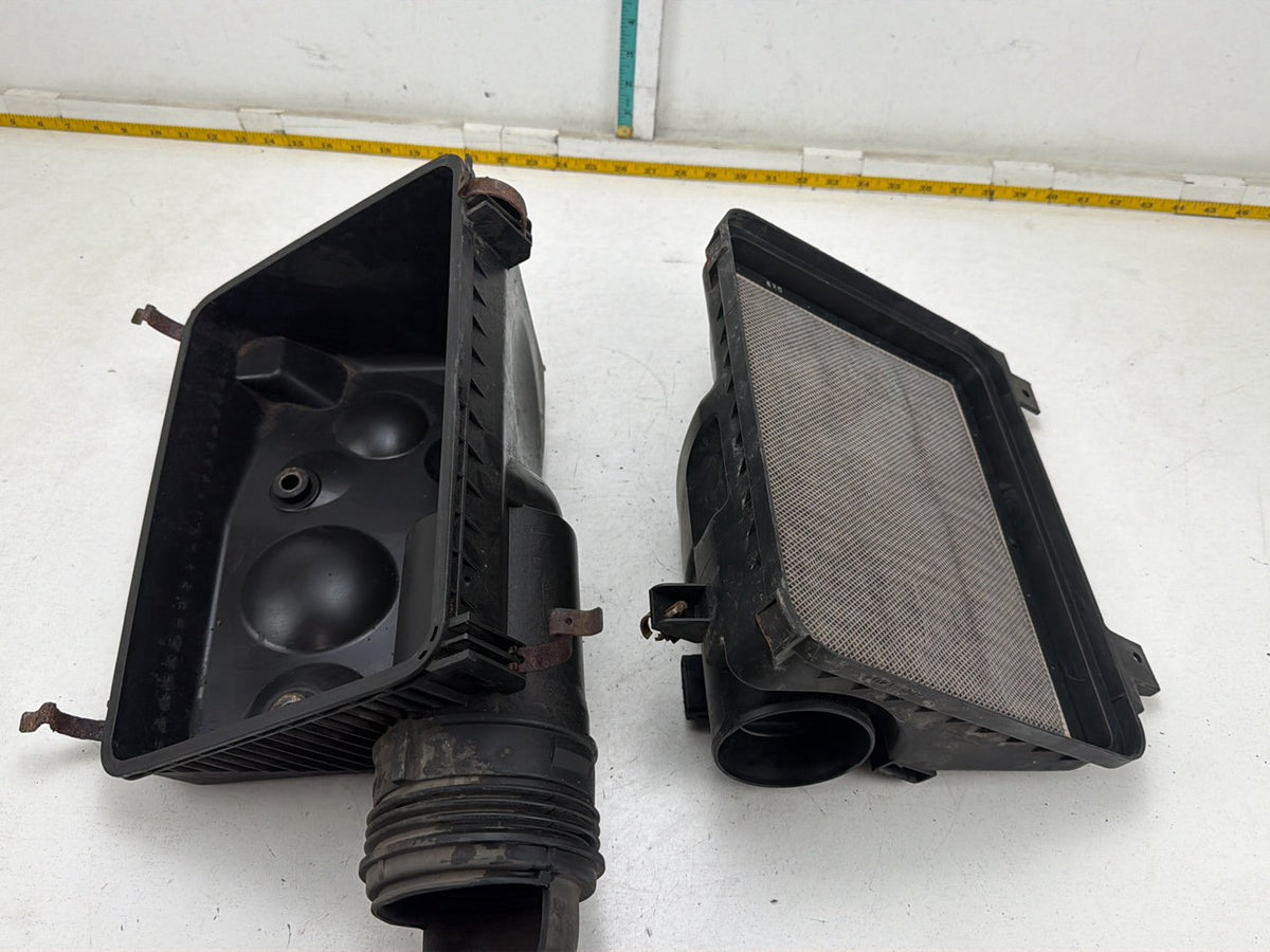 2003-2005 Toyota 4Runner 4.7L Air Intake Cleaner Filter Box Housing Assembly OEM