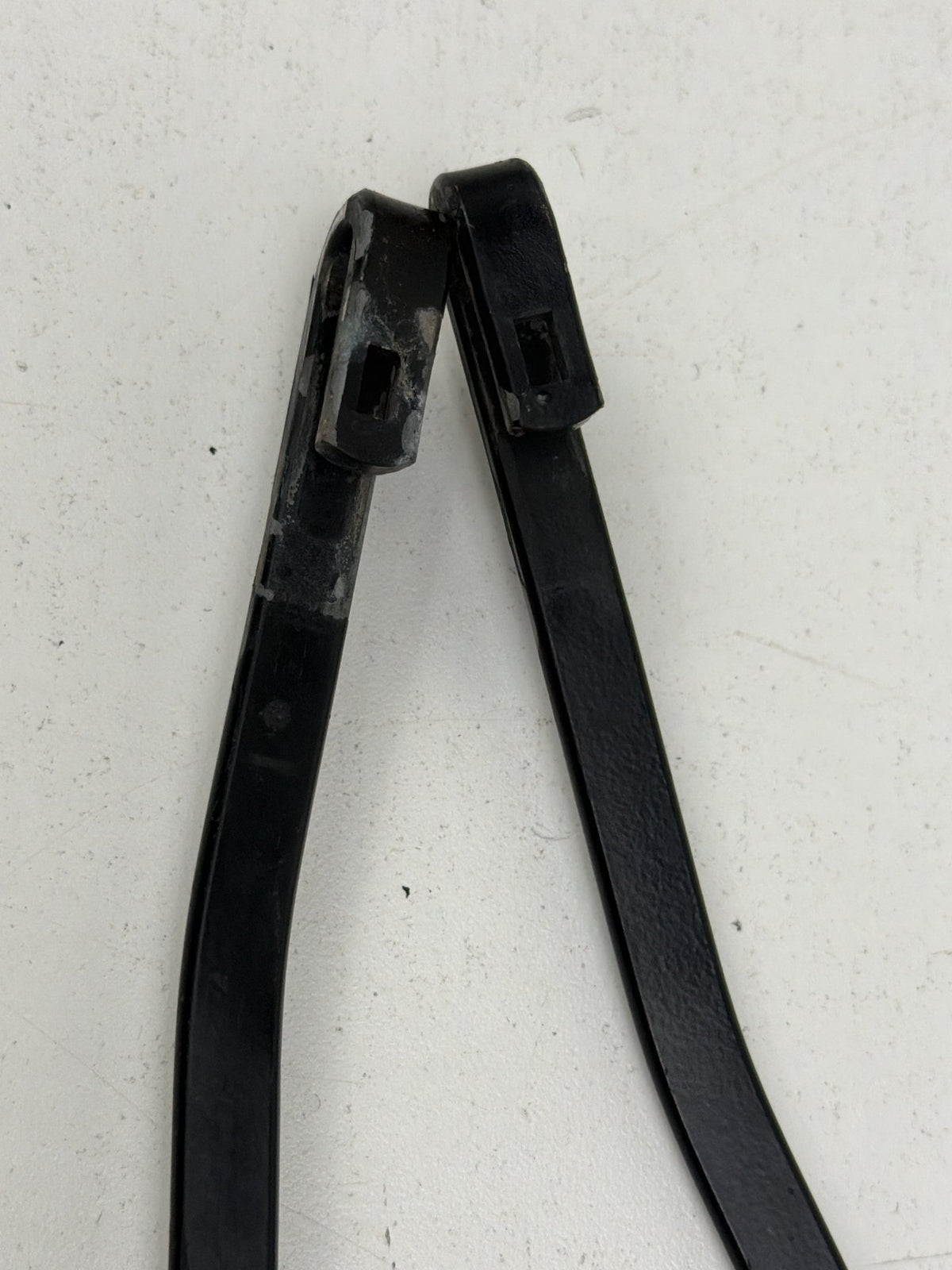 2013-2019 Nissan Sentra Front Pair Left/Right Windshield Wiper Arm Set OEM