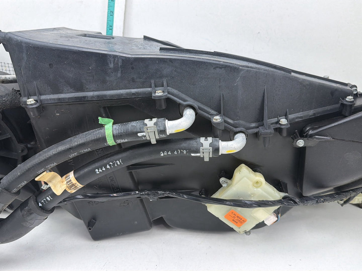 2003-2004 Lincoln Navigator U228 Rear A/C Evaporator Heater Core Housing Box OEM