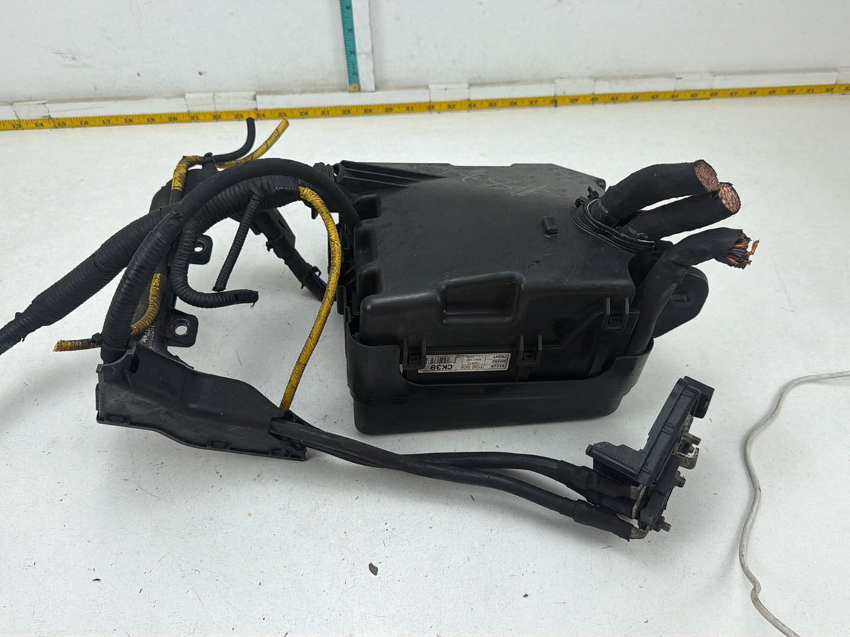 2015-2018 Kia Sedona Engine Fuse Relay Box Module w/ Battery Wiring Harness OEM