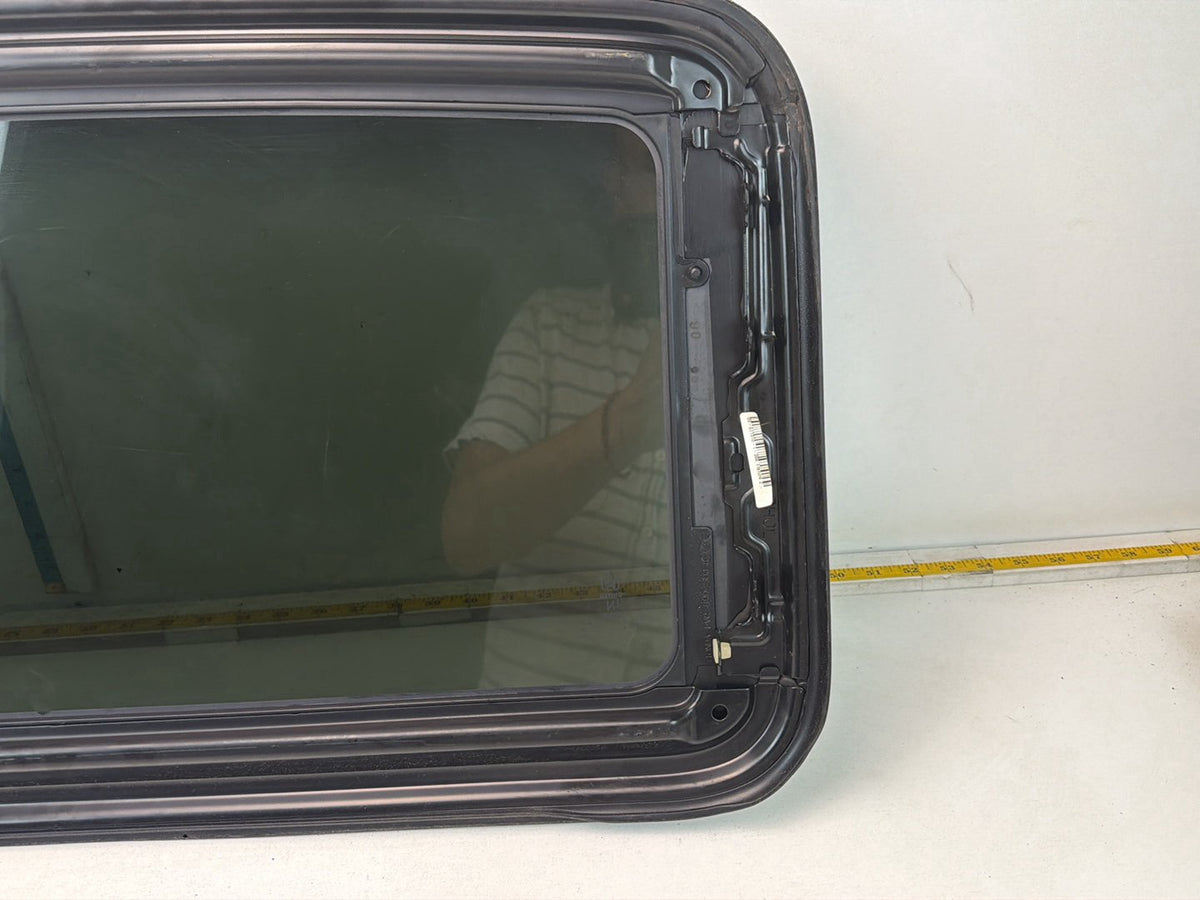 2005-2010 Honda Odyssey - Sun Roof Sunroof Window Glass OEM