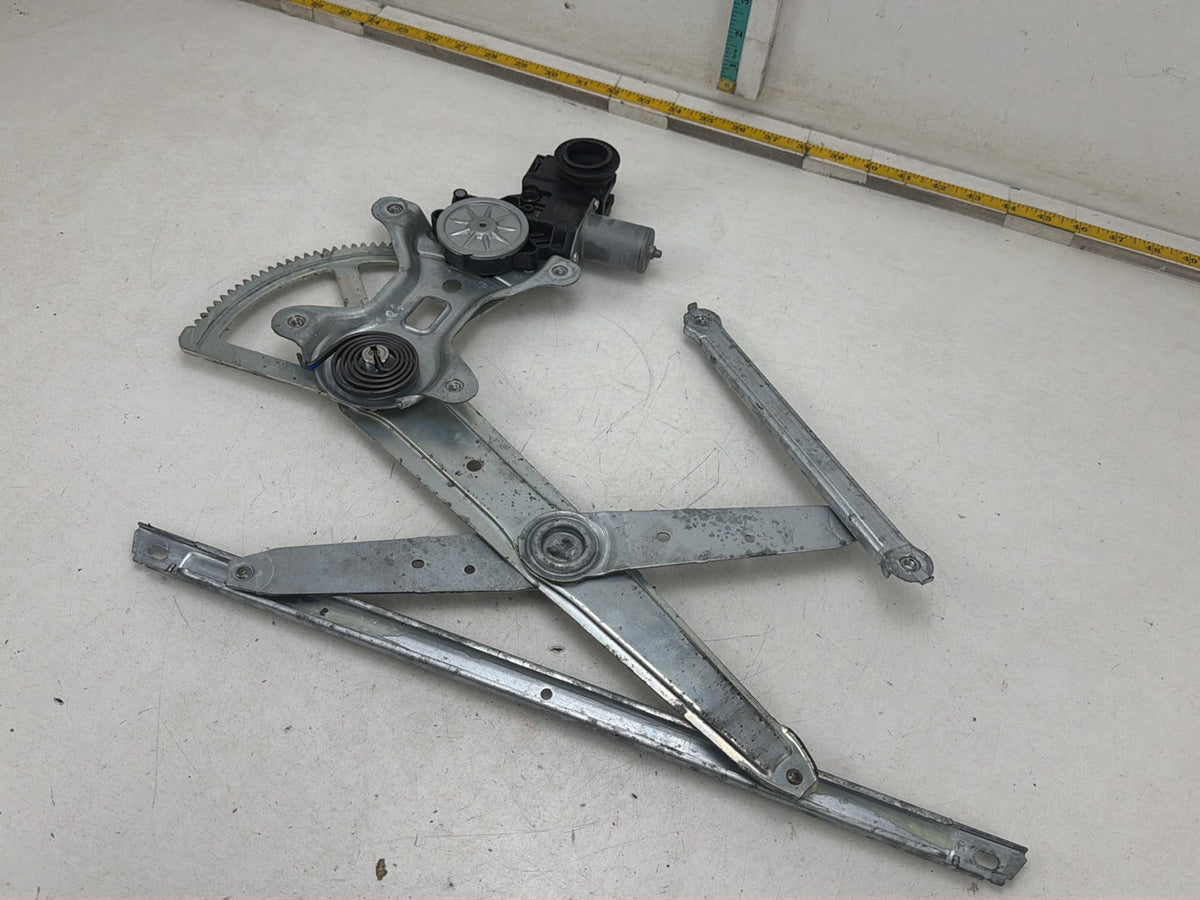 2015-2018 Toyota Sienna Right Front Window Regulator/Motor 85710-06261 OEM