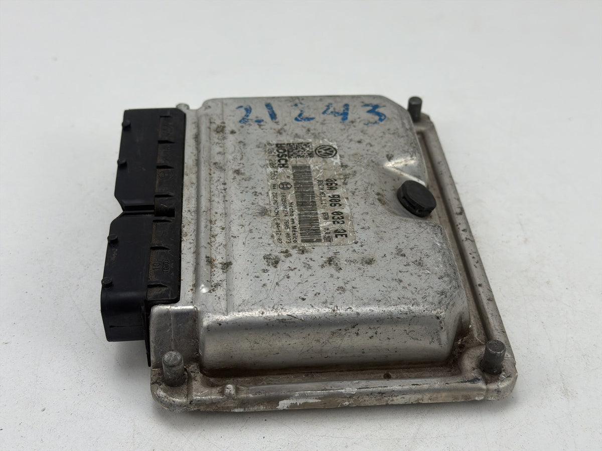 2005 Volkswagen Jetta 2.5L Engine Control Module Unit ECU 06A906032QE OEM