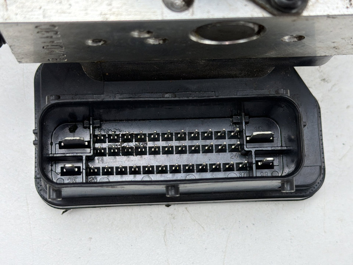 2014-2016 Hyundai Elantra ABS Anti-Lock Brake Pump Control Module Unit OEM