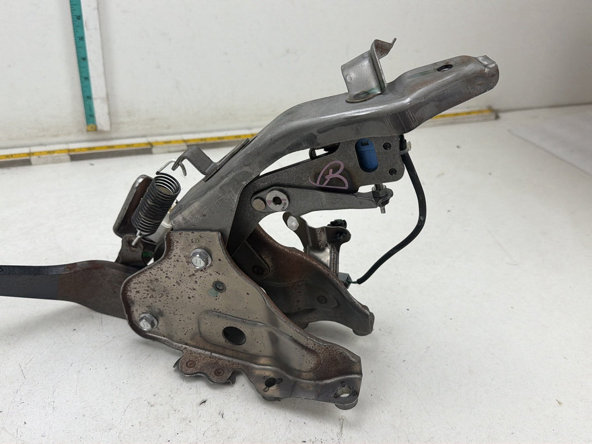 2017-2018 Toyota Sienna L30 - Brake Foot Pedal Assembly