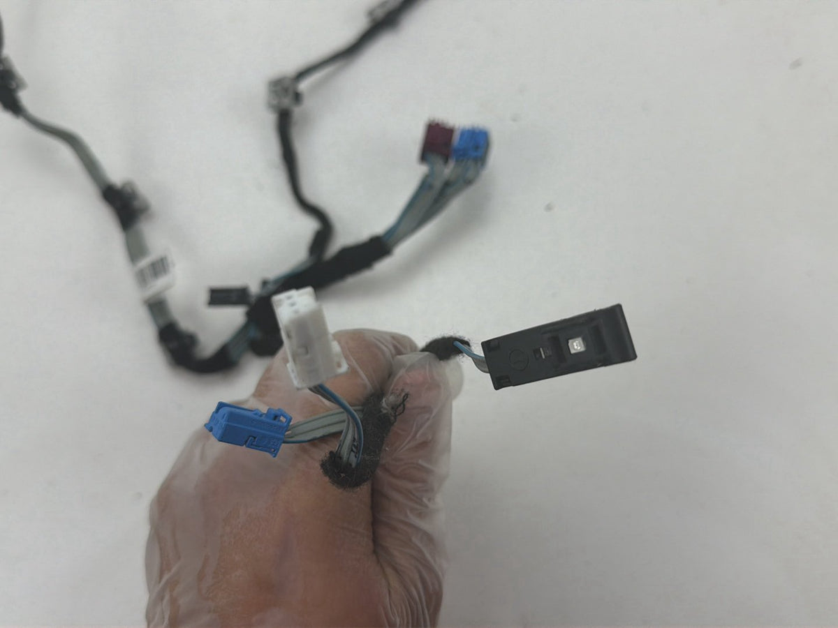 2010-2013 Mercedes-Benz E-Class-Right Front Wiring Harness Loom A2075402313 OEM