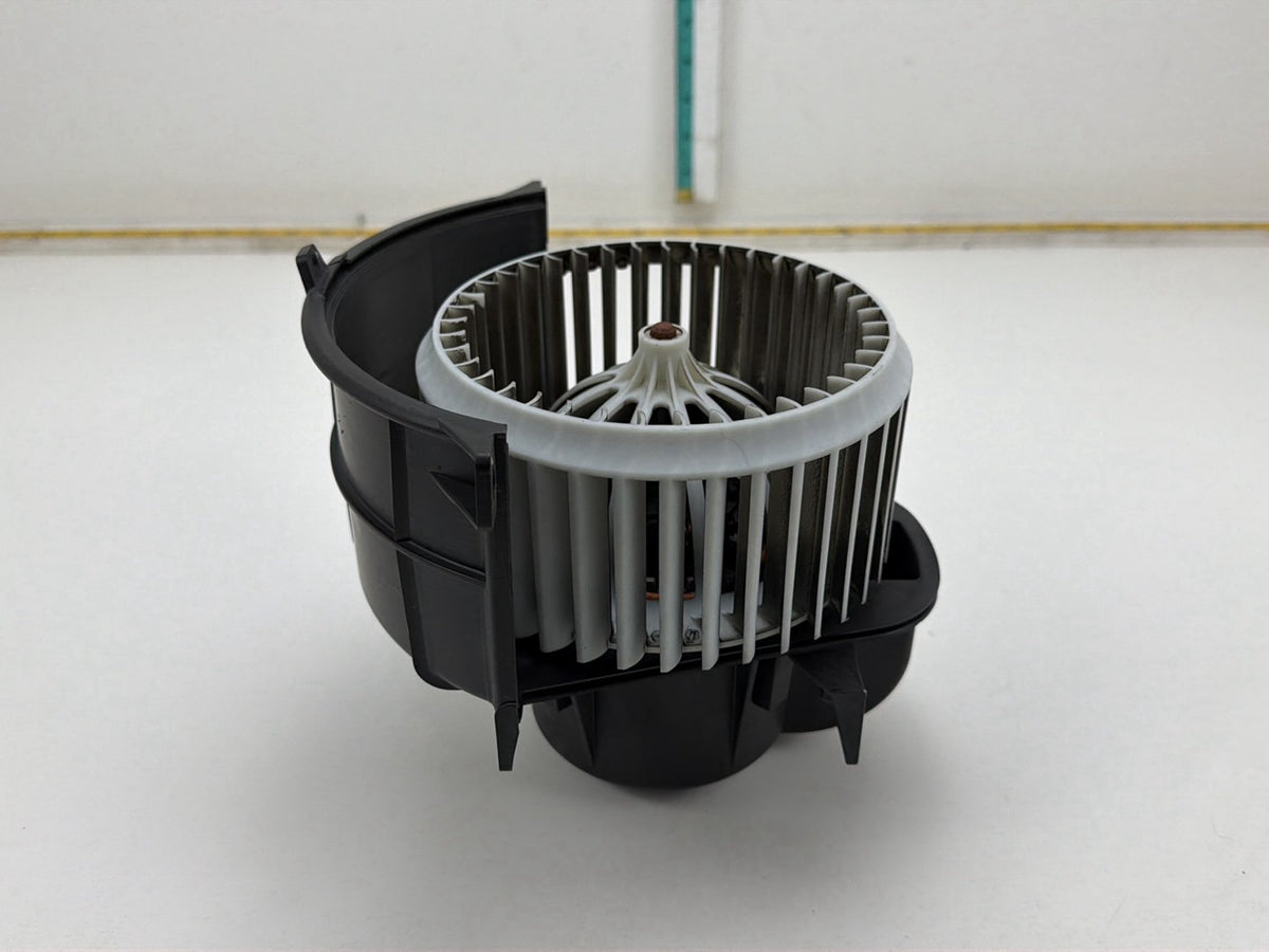 2003-2006 Porsche Cayenne A/C Heater Blower Motor Front Fan 7L0820021L OEM