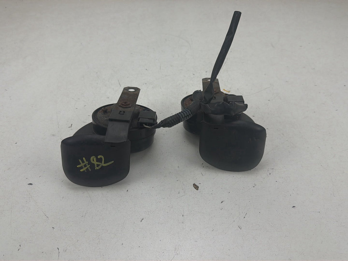 2003-2009 Toyota 4Runner Low Pitch Note Warning Signal Horn Assembly OEM
