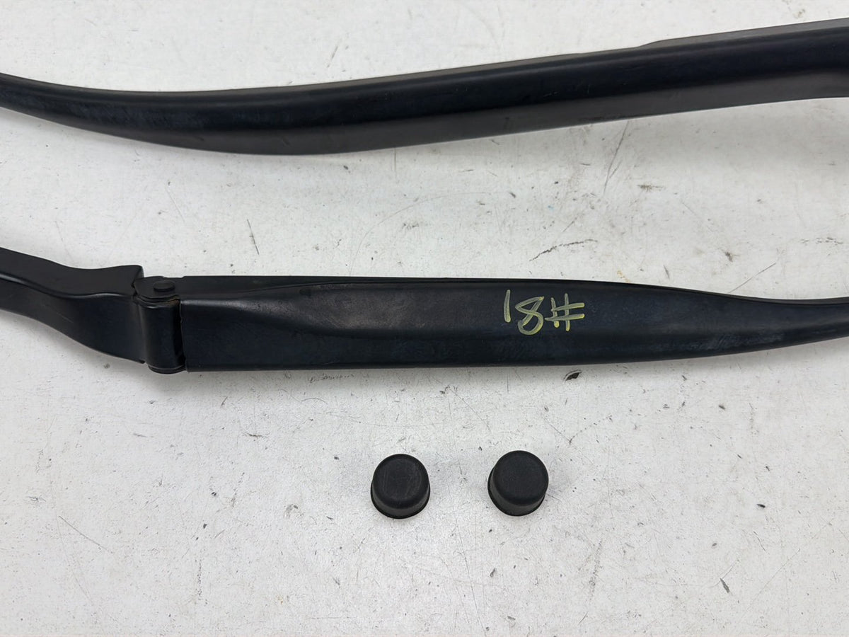 2014-2017 Maserati Ghibli Front Left & Right Side Windshield Wiper Arm Pair OEM