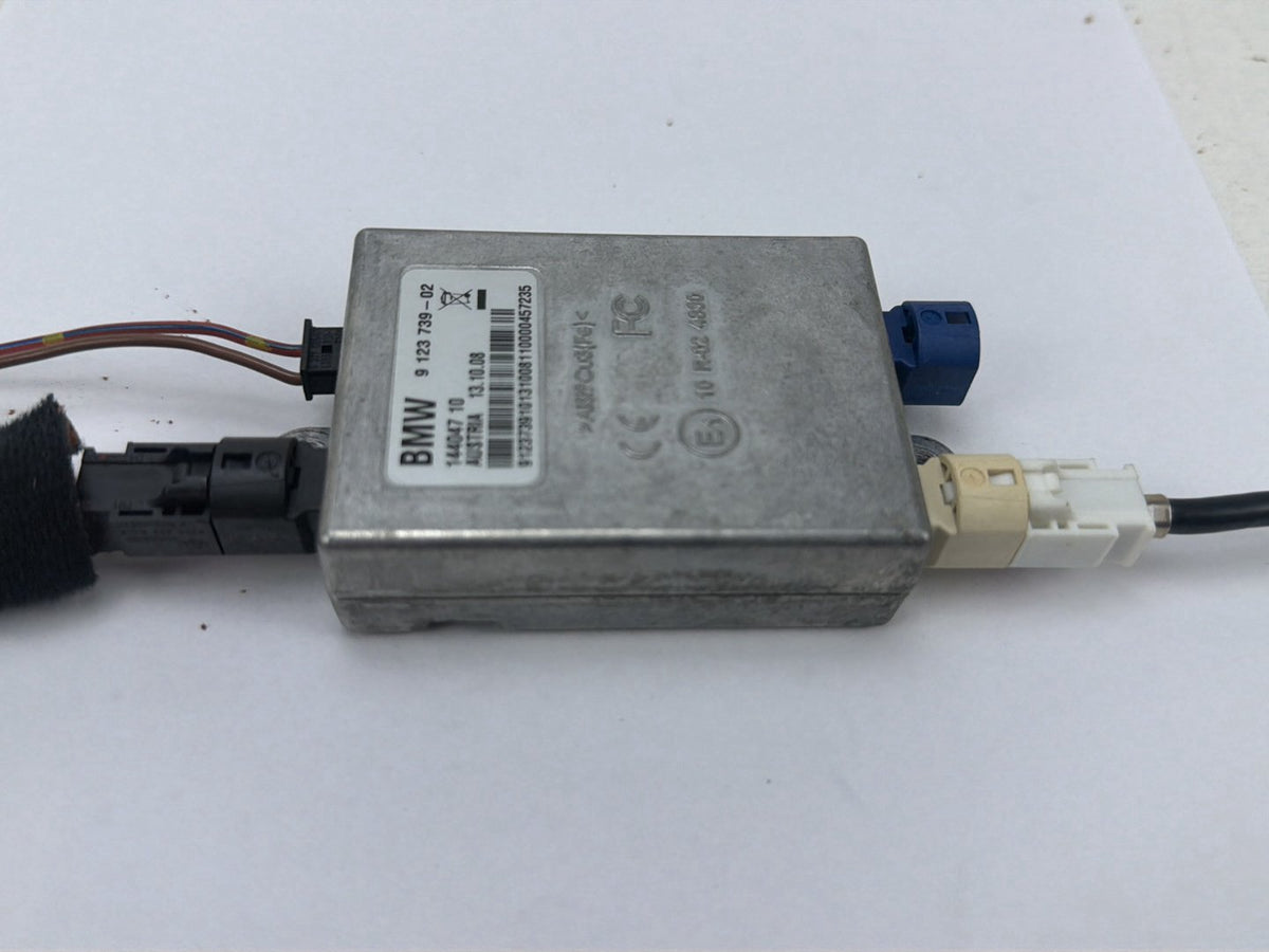 2008-2010 BMW 528i E60 USB Multimedia Hub Antenna Control Module 9123739 OEM