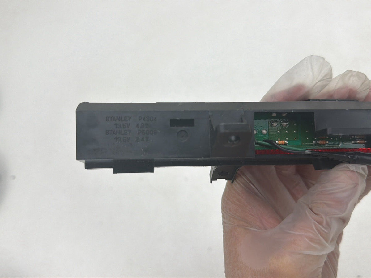 2008-2013 Infiniti G37 Rear High Mounted 3rd Third Brake Light Lamp OEM