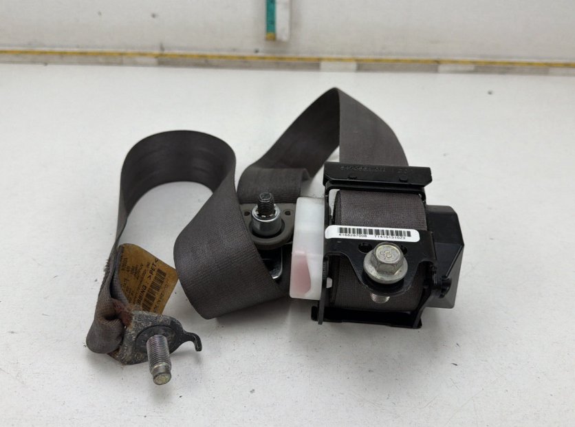 2011-2017 Honda Odyssey 2nd Row Left Side Seat Belt Retractor OEM