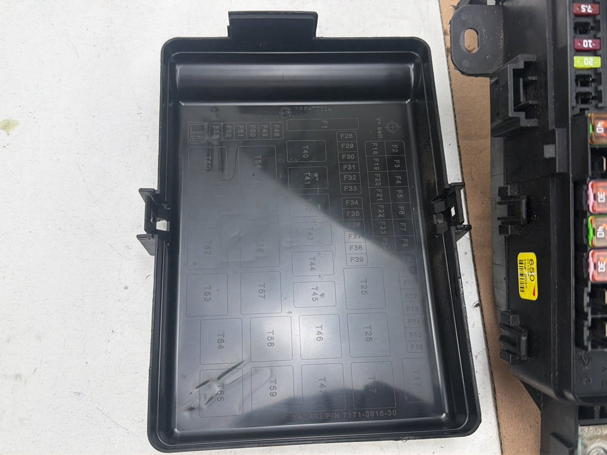 2014-2017 Maserati Ghibli Engine Bay Outer Fuse Relay Box Lid Plastic Cover OEM