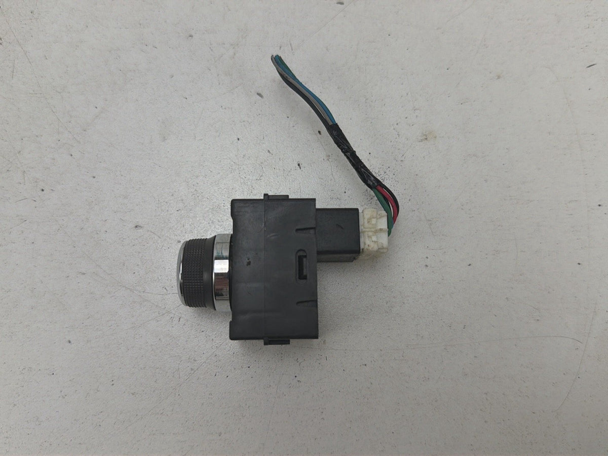2009-2013 Infiniti G37 Front Right Passenger Side Heated Seat Control Switch OEM