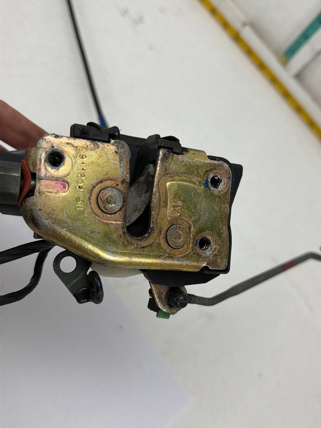 2003-2006 Lincoln Navigator Front Right Side Power Door Lock Actuator Latch OEM