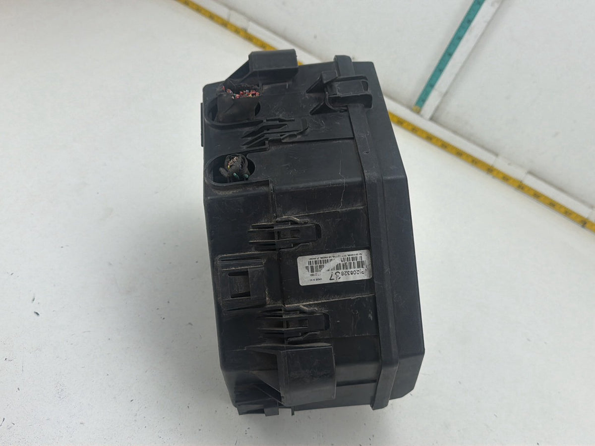 2010-2011 Chevrolet Traverse Fuse Box Relay Module 15927722 OEM