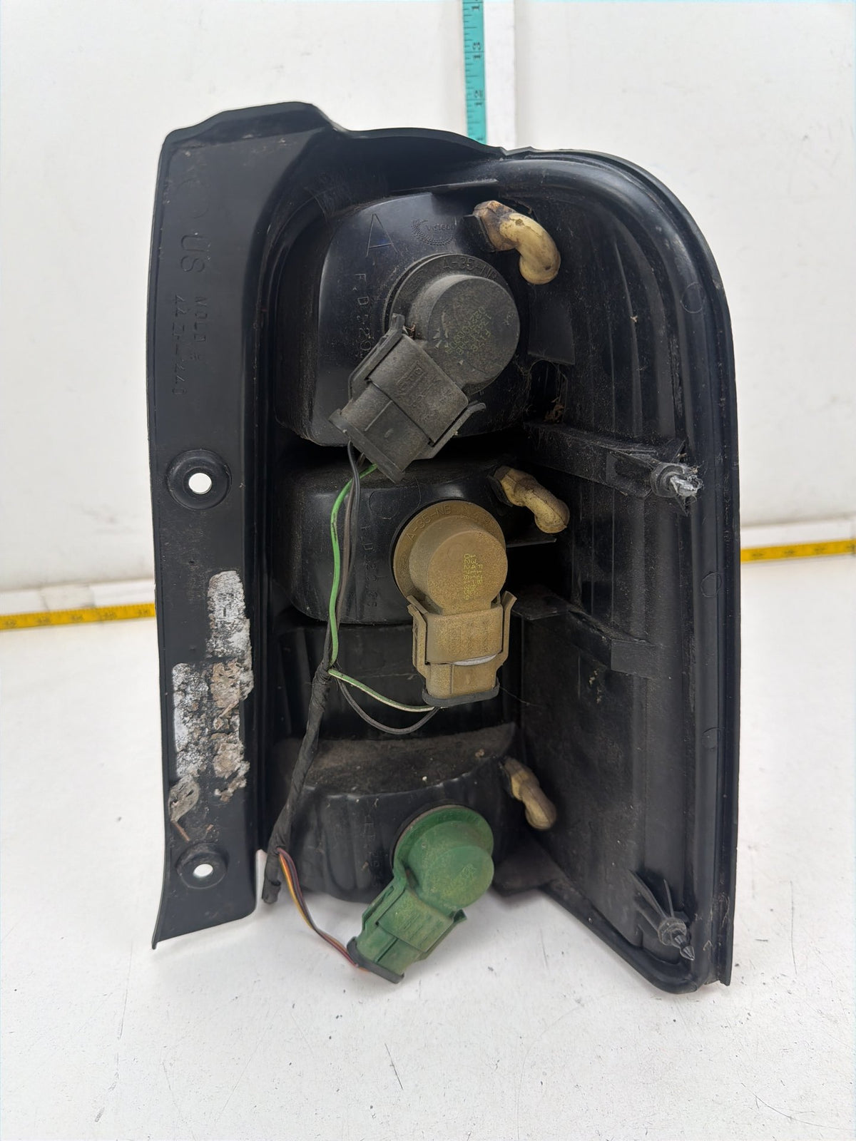 2001-2007 Ford Escape Left Driver Side Tail Light 44ZH-1440 OEM