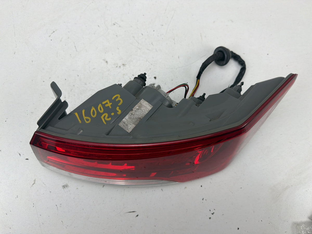 2010-2013 Kia Forte Koup Front Right Passenger Side Quarter Panel Tail Light OEM