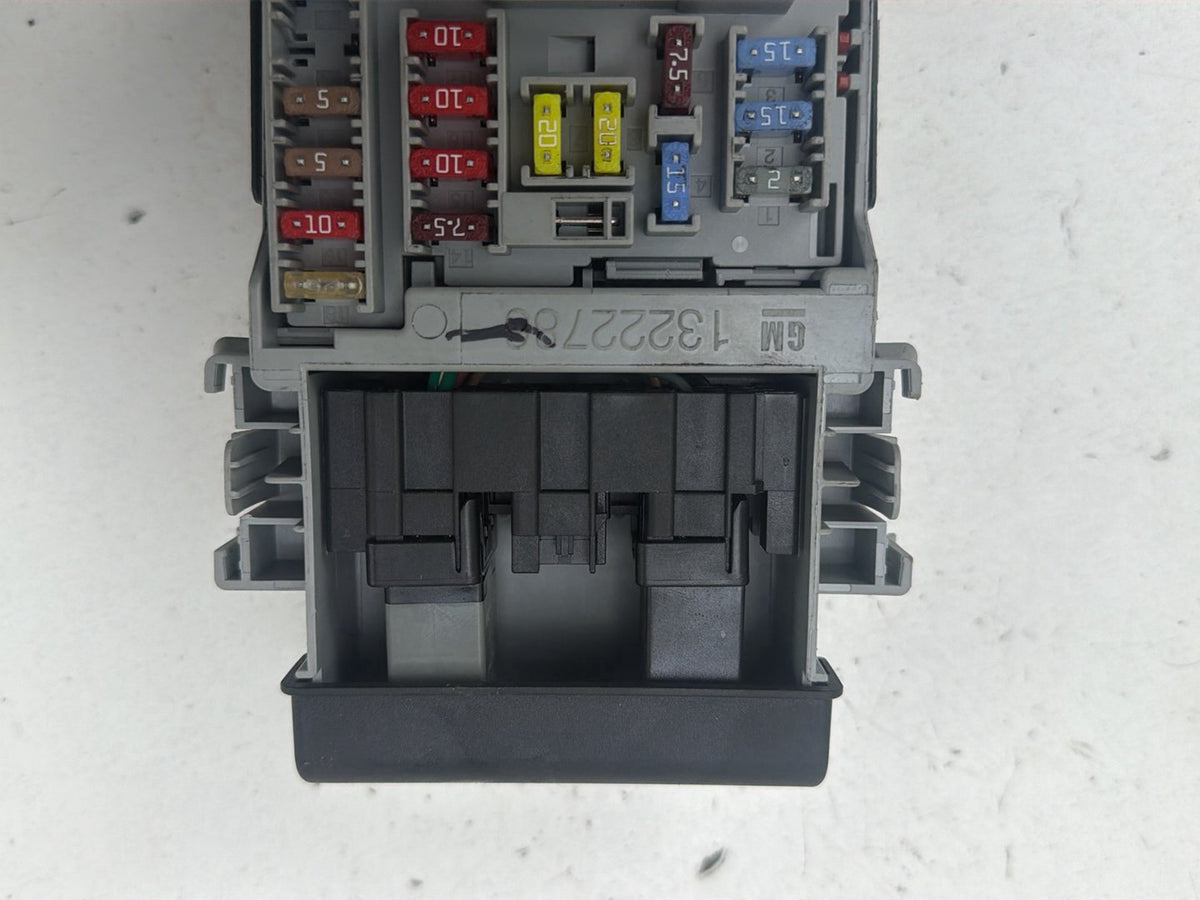 2010-2012 Buick LaCrosse Interior Cabin Fuse Box Relay 13222786 OEM