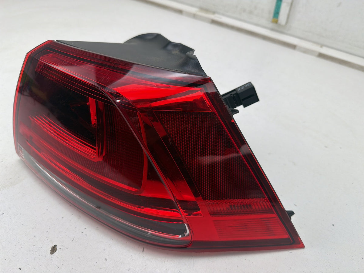2015-2017 Volkswagen Golf Rear Right Passenger Quarter Outer Tail Light Lamp Oem