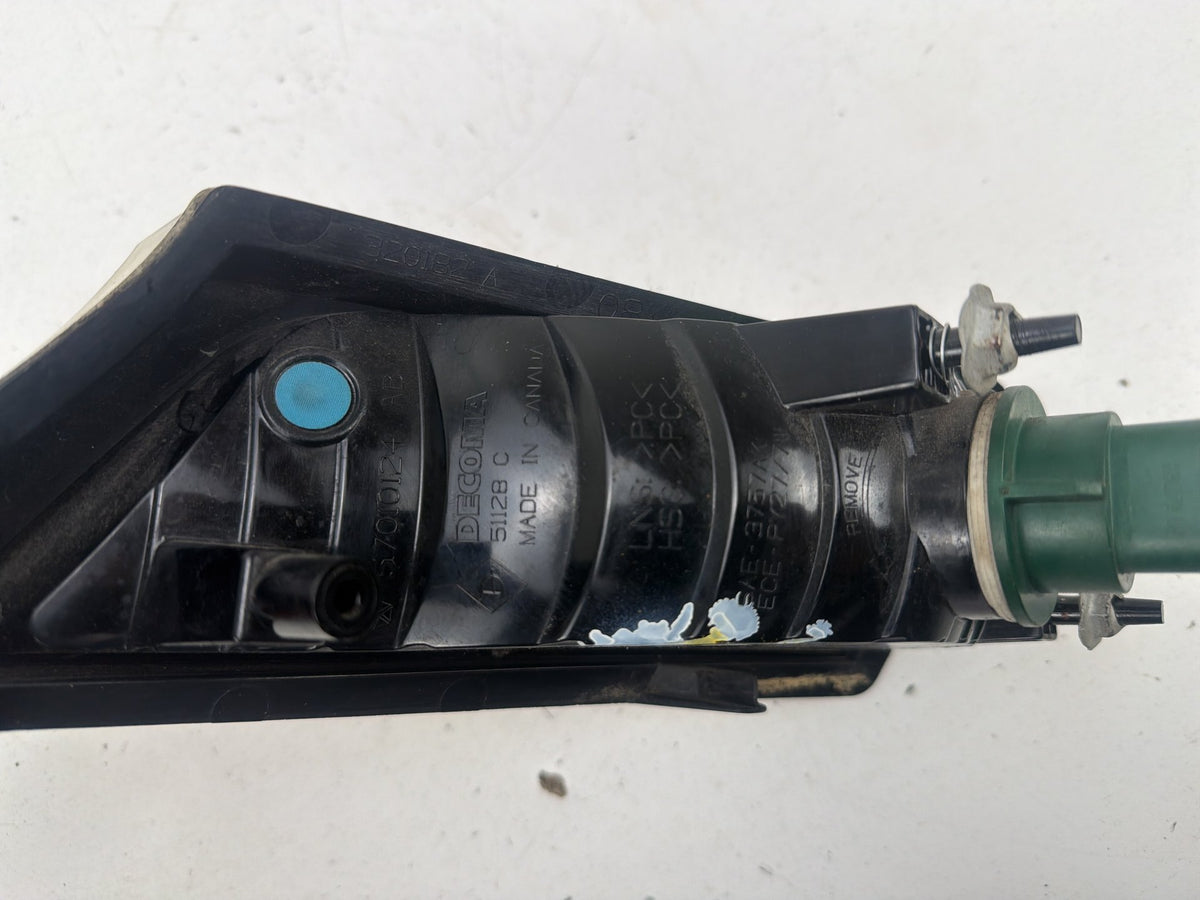 2008-2012 Jeep Liberty Front Right Passenger Side Park Turn Signal Light OEM