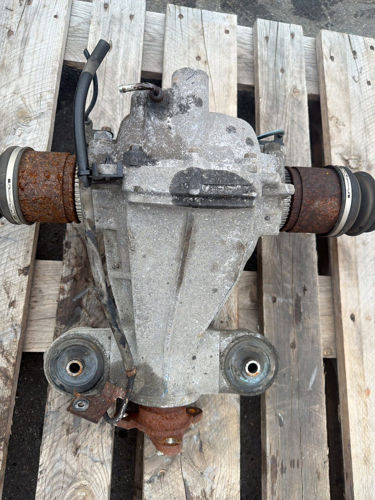 2014-2020 Infiniti Q50 AWD Rear Differential Axle Carrier Assembly OEM