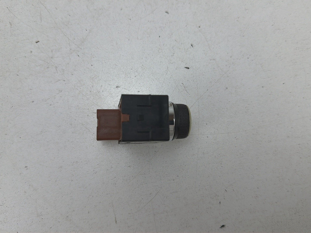 2008-2013 Infiniti G37 Front Right Passenger Side Heated Seat Control Switch OEM