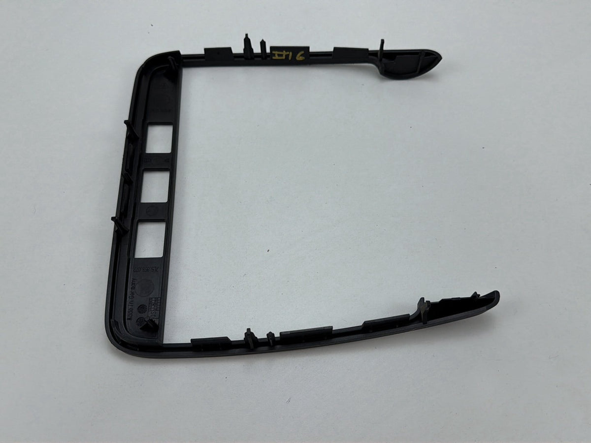 2003-2006 Porsche Cayenne Radio Trim Surround Bezel Cover Trim 7L5858079 OEM