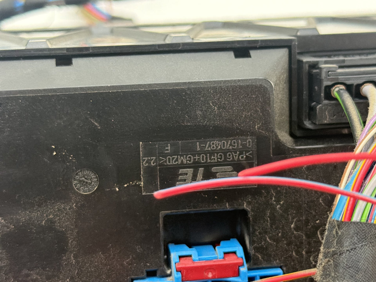 2011-2016 BMW 535I 528I 535I XDrive 5 Series Front Power Distribution Box OEM