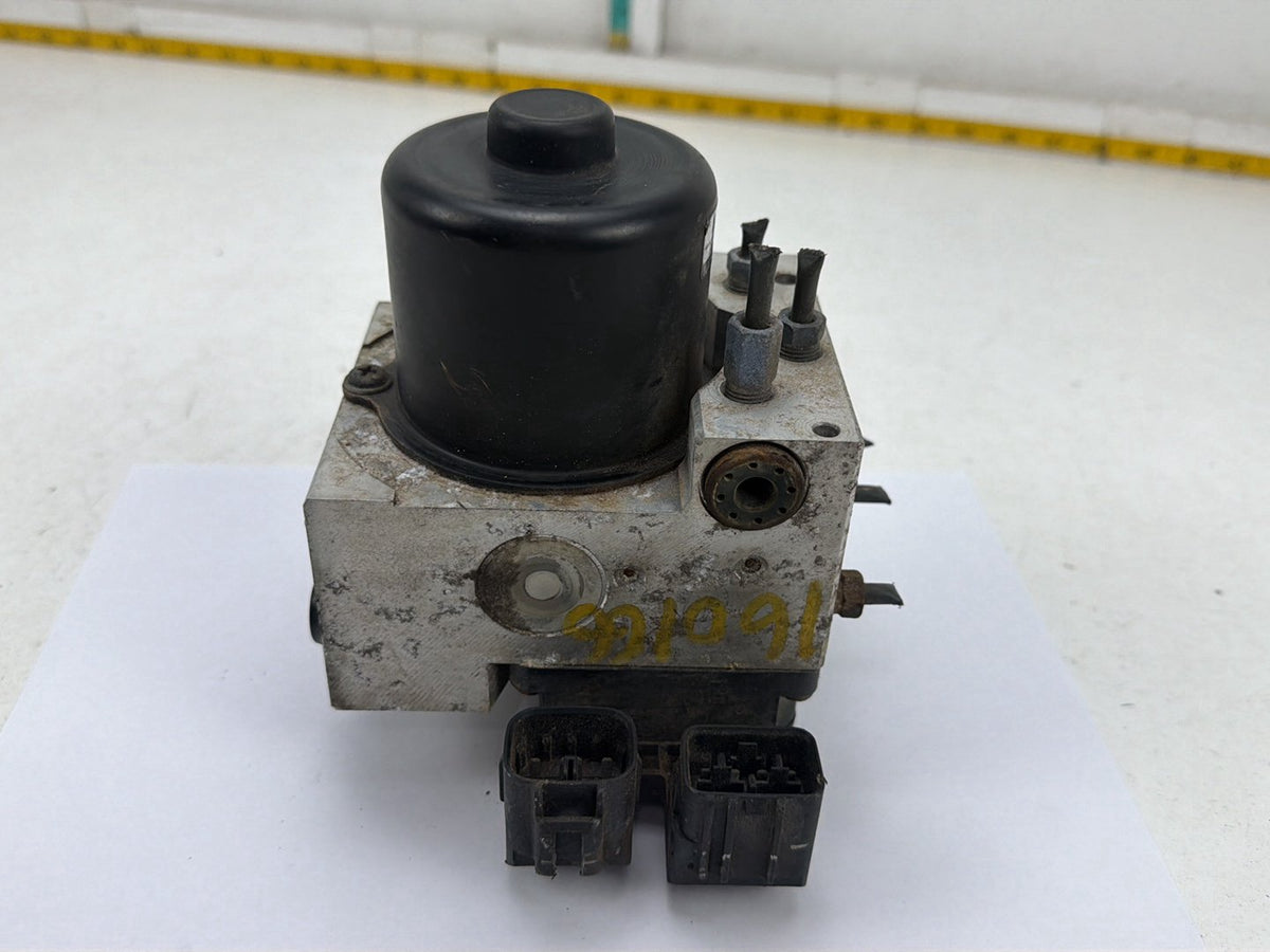 1997-2001 Toyota Camry Anti-Lock Brake ABS Pump Actuator Module 44510-33070 OEM