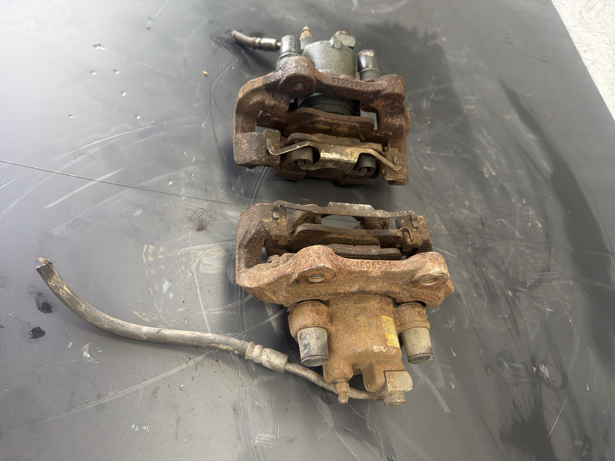 2012-2015 Jeep Grand Cherokee Rear Left & Right Brake Calipers Brackets Set OEM