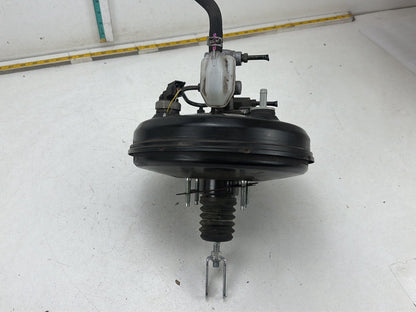 2016-2018 Toyota Sienna L30 - Power Brake Booster & Master Cylinder 6131651 OEM