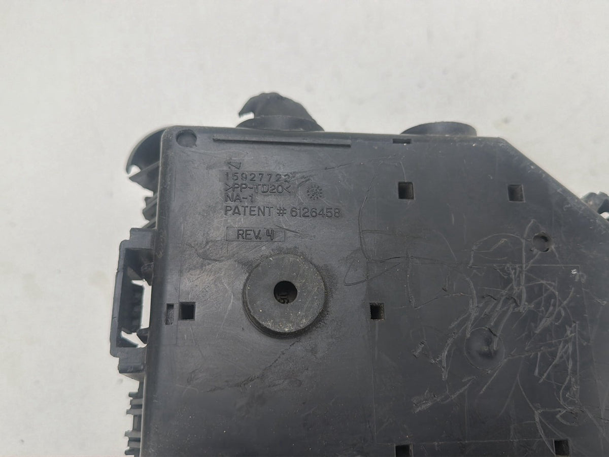 2010-2011 Chevrolet Traverse Fuse Box Relay Module 15927722 OEM