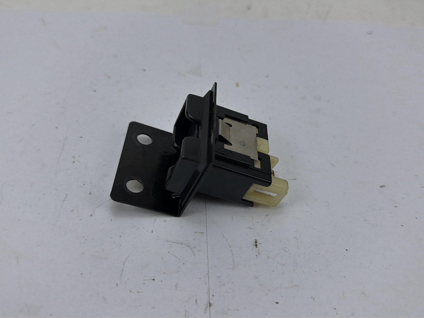 2003-2006 Lincoln Navigator U228 - Rear Switch 2L14-7Z374-AA OEM