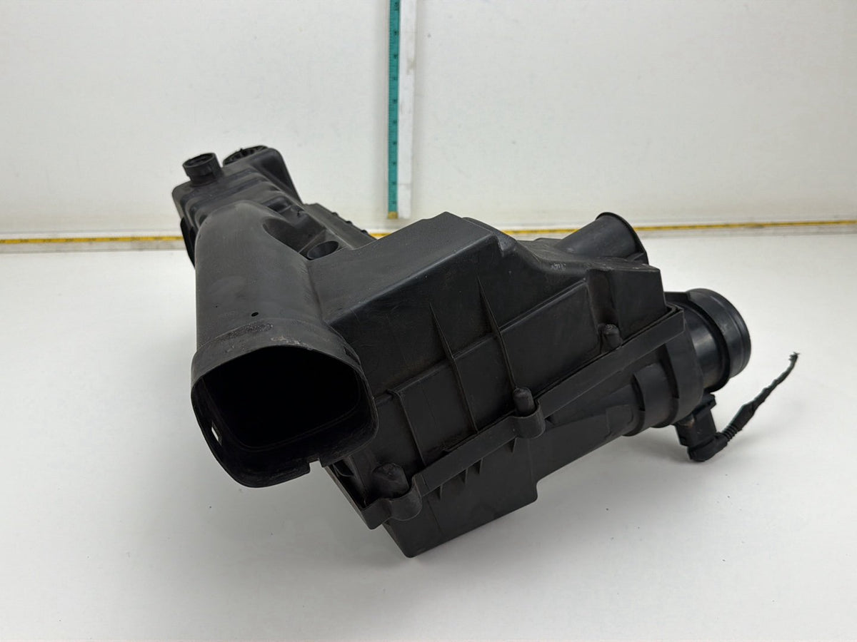 2013-2017 Volkswagen Tiguan Air Filter Housing 4615185956 OEM
